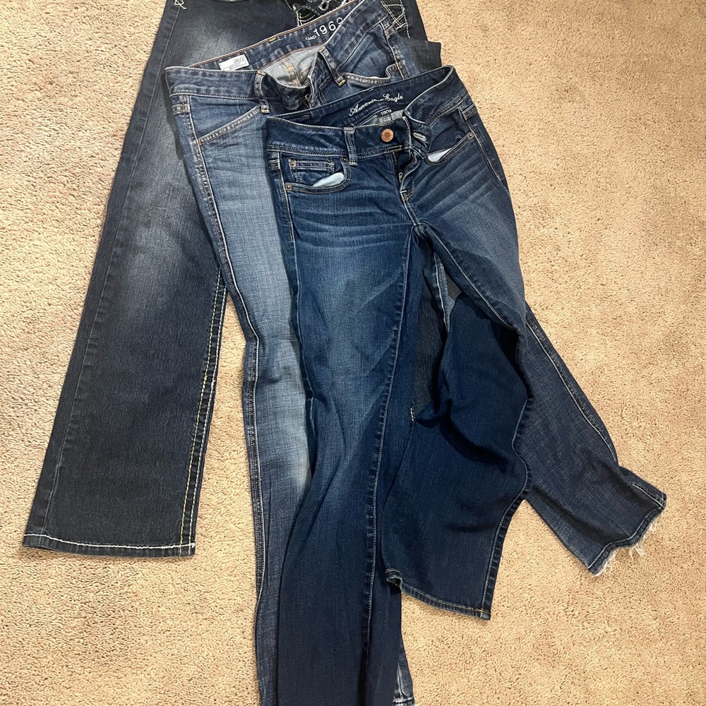 3 pairs of jeans
American Eagle
Gap
Bongo - Picture 3 of 7
